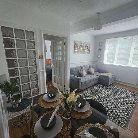 St Albans City Stays - Near Luton Airport - St Albans Abbey & City Train Station - Close To London- Harry Potter World - The Odyssey Cinema - Abbey Cathedral- Contractors I Business I Leisure- Sleeps Upto 6 People Εξωτερικό φωτογραφία