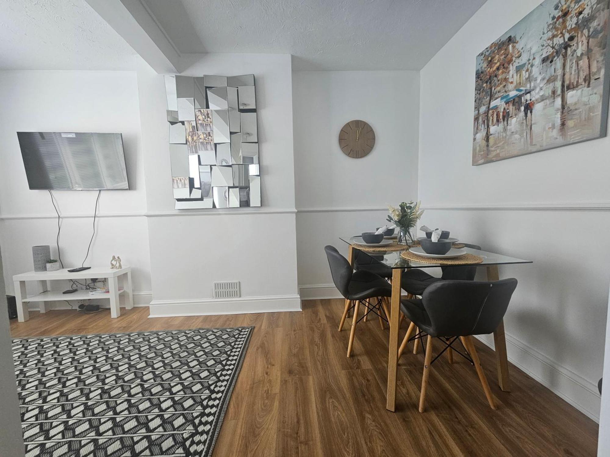 St Albans City Stays - Near Luton Airport - St Albans Abbey & City Train Station - Close To London- Harry Potter World - The Odyssey Cinema - Abbey Cathedral- Contractors I Business I Leisure- Sleeps Upto 6 People Εξωτερικό φωτογραφία