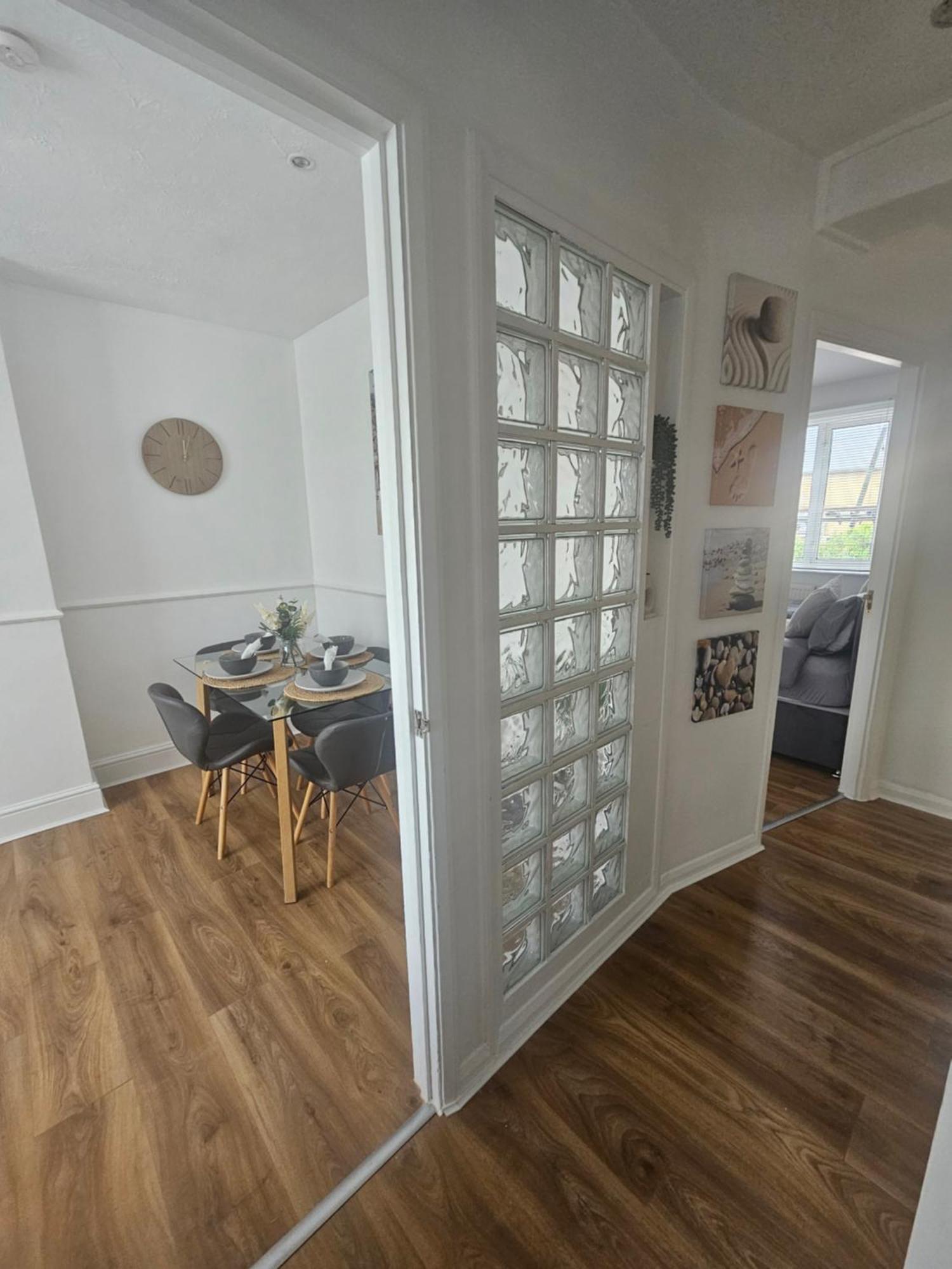 St Albans City Stays - Near Luton Airport - St Albans Abbey & City Train Station - Close To London- Harry Potter World - The Odyssey Cinema - Abbey Cathedral- Contractors I Business I Leisure- Sleeps Upto 6 People Εξωτερικό φωτογραφία