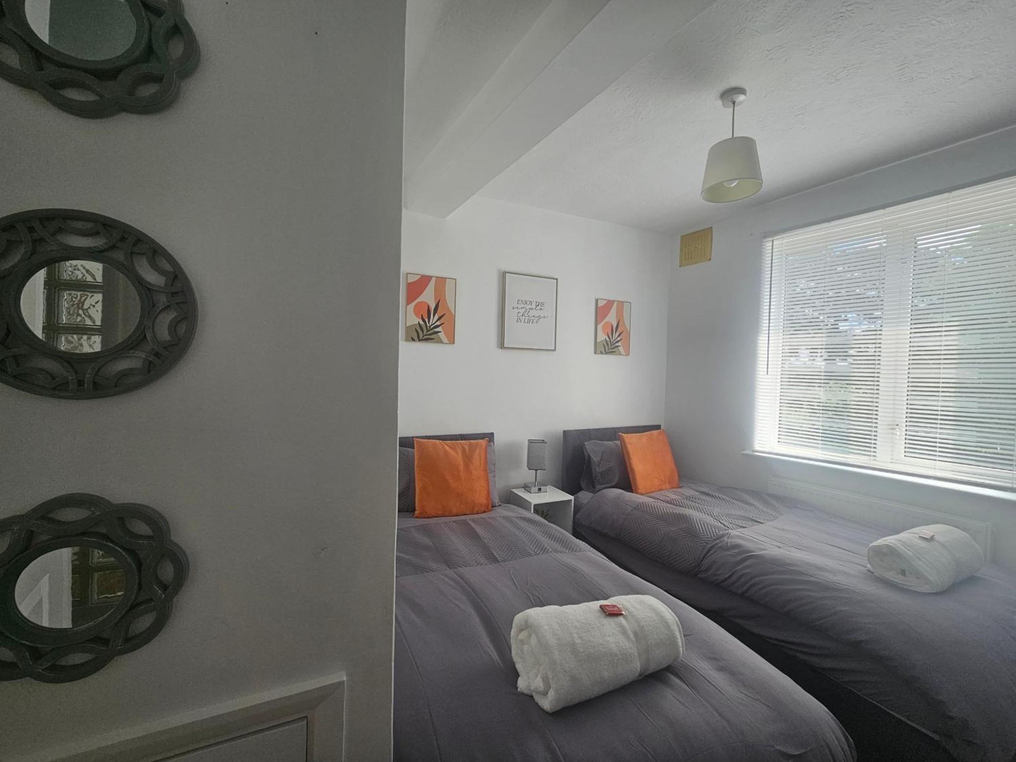 St Albans City Stays - Near Luton Airport - St Albans Abbey & City Train Station - Close To London- Harry Potter World - The Odyssey Cinema - Abbey Cathedral- Contractors I Business I Leisure- Sleeps Upto 6 People Εξωτερικό φωτογραφία