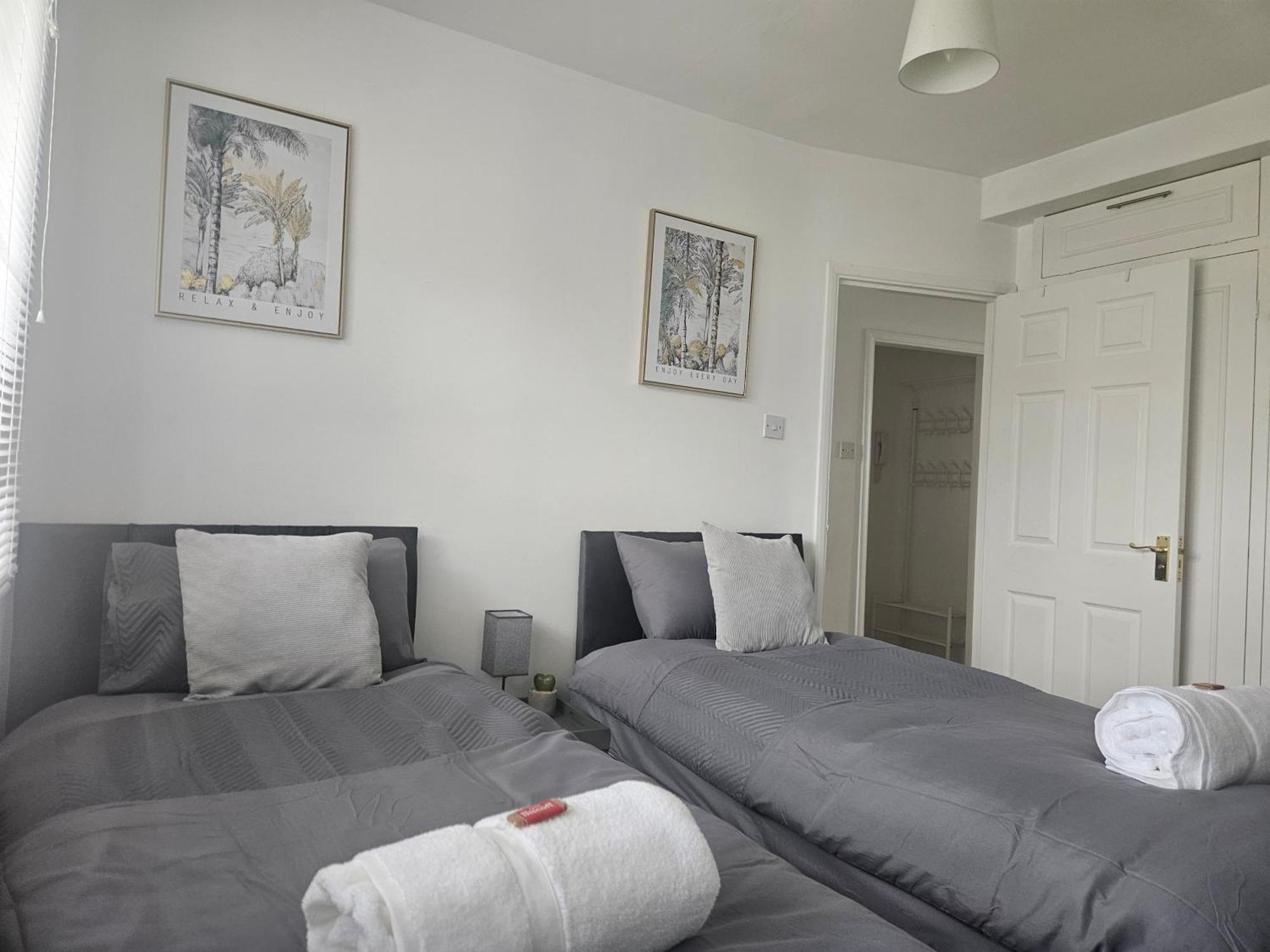 St Albans City Stays - Near Luton Airport - St Albans Abbey & City Train Station - Close To London- Harry Potter World - The Odyssey Cinema - Abbey Cathedral- Contractors I Business I Leisure- Sleeps Upto 6 People Εξωτερικό φωτογραφία